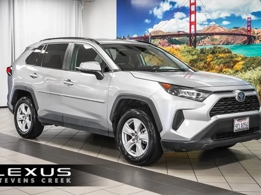 2020 Toyota RAV4 Hybrid LE photo 1