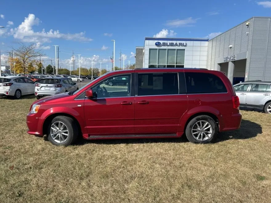 2014 Dodge Grand Caravan SXT photo 1