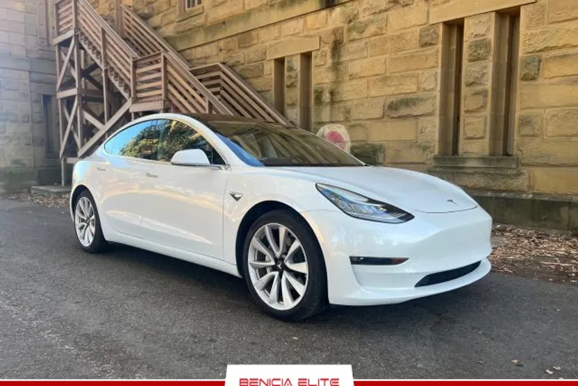2018 Tesla Model 3 Long Range photo 1