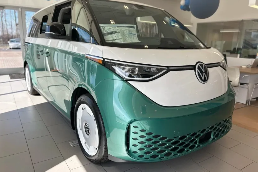 2025 Volkswagen ID. Buzz photo 1