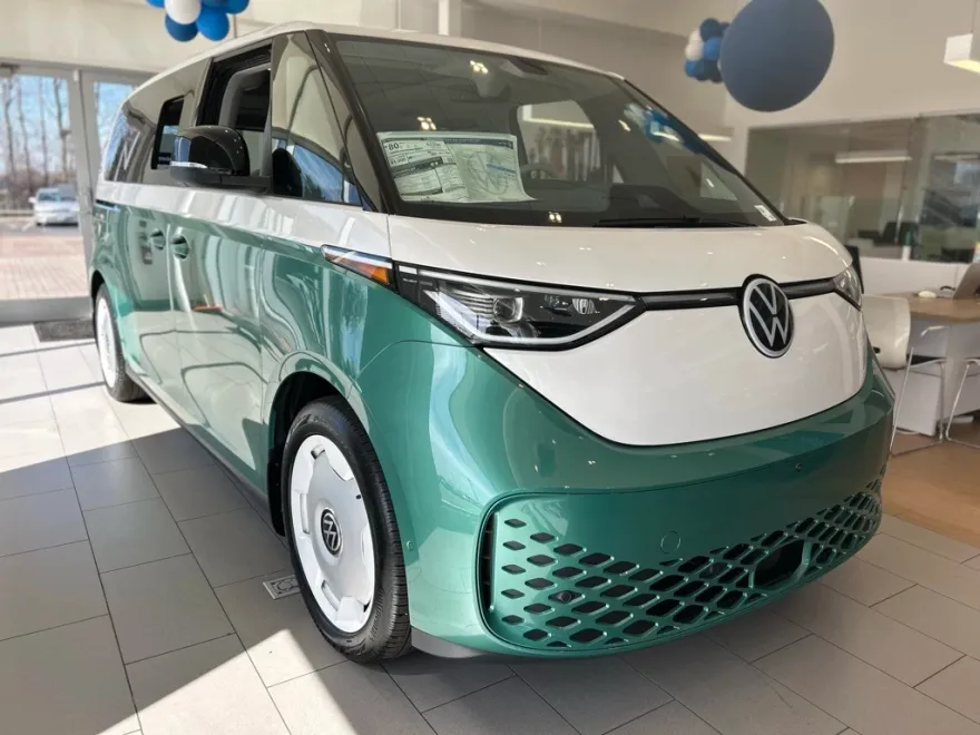 2025 Volkswagen ID. Buzz photo 1