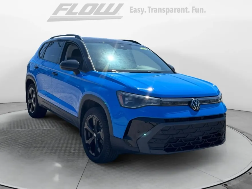 2025 Volkswagen Taos SE photo 1
