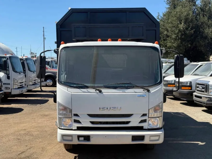 2019 Isuzu NPR photo 1