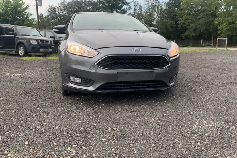 2016 Ford Focus SE photo 1