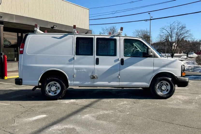 2017 Chevrolet Express 2500 Cargo Van photo 1