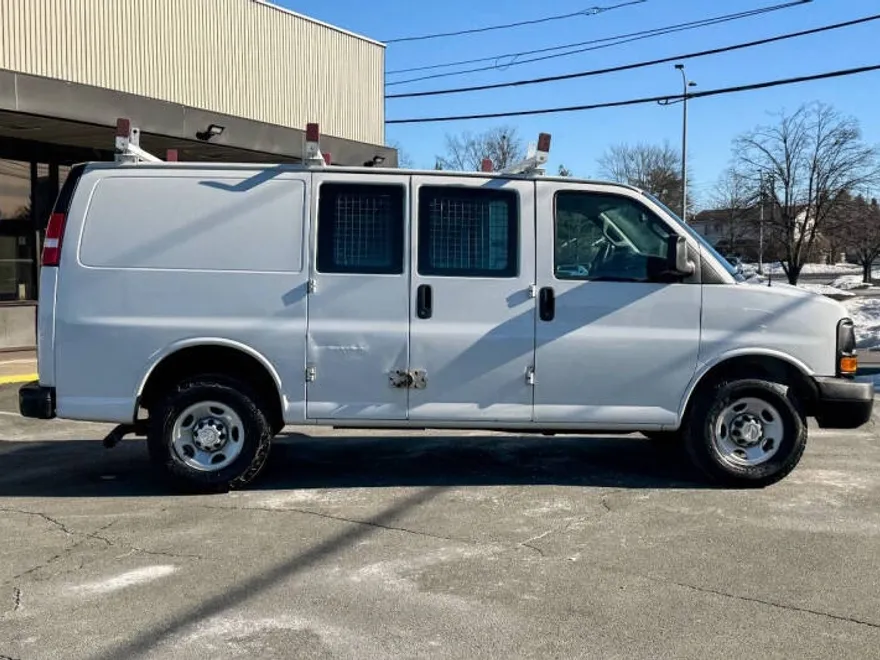 2017 Chevrolet Express 2500 Cargo Van photo 1