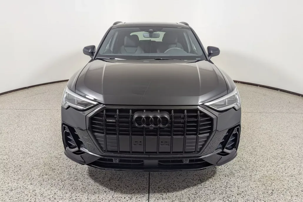 2025 Audi Q3 45 TFSI S line Premium Plus photo 1