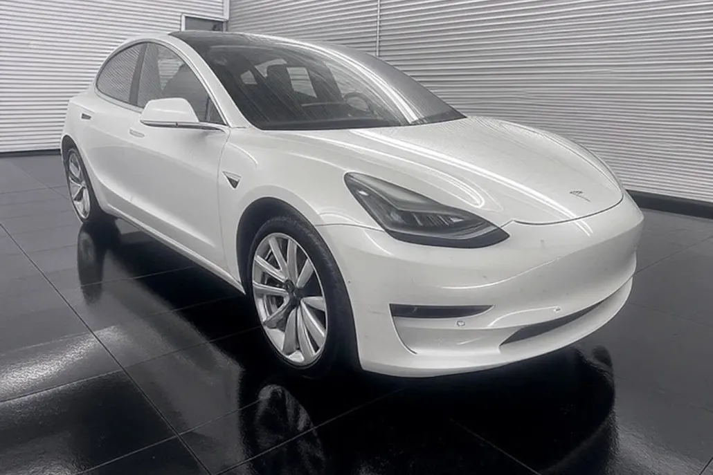 2018 Tesla Model 3 Long Range photo 1