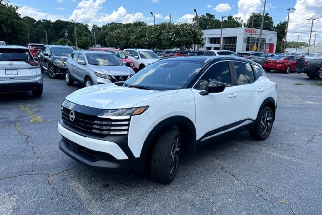 2025 Nissan Kicks SV photo 1