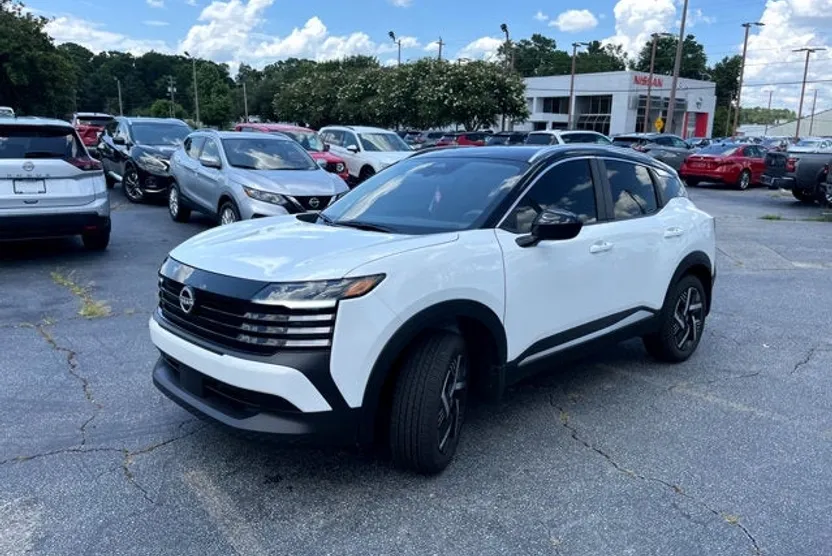 2025 Nissan Kicks SV photo 1