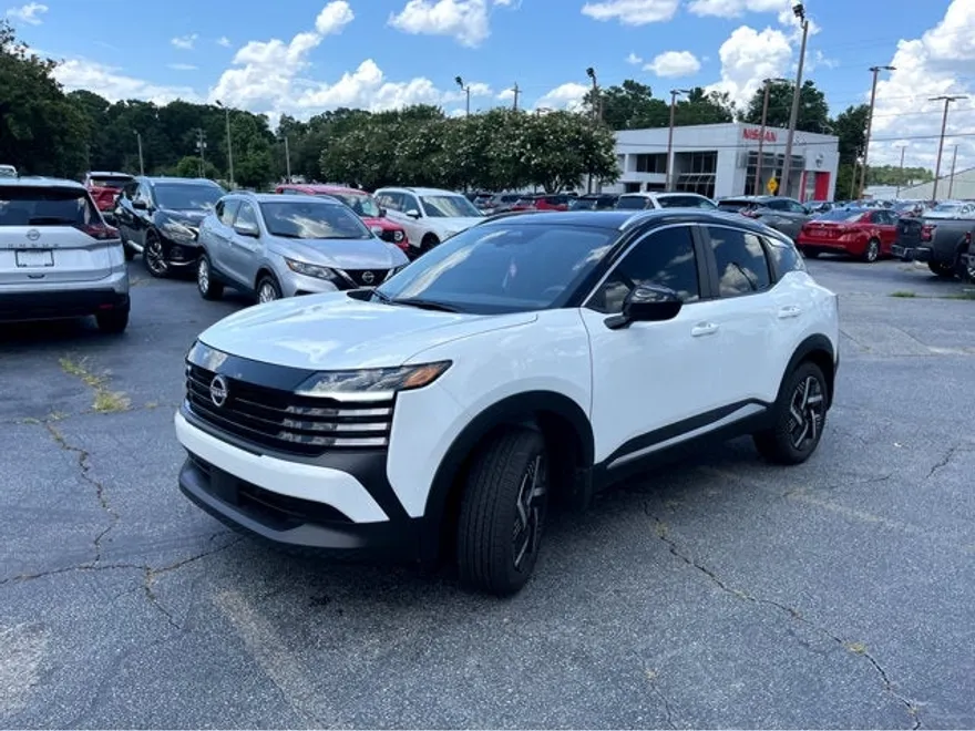 2025 Nissan Kicks SV photo 1
