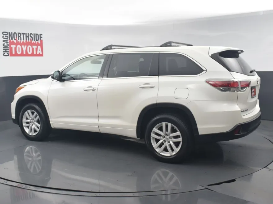 2015 Toyota Highlander LE photo 1