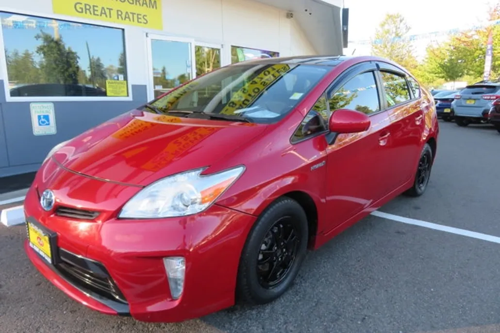 2015 Toyota Prius Four photo 1
