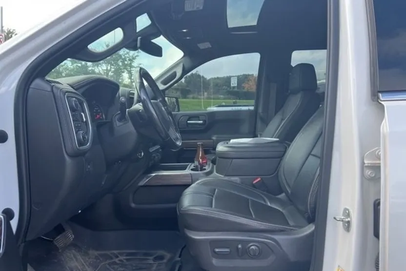2022 Chevrolet Silverado 1500 High Country photo 1