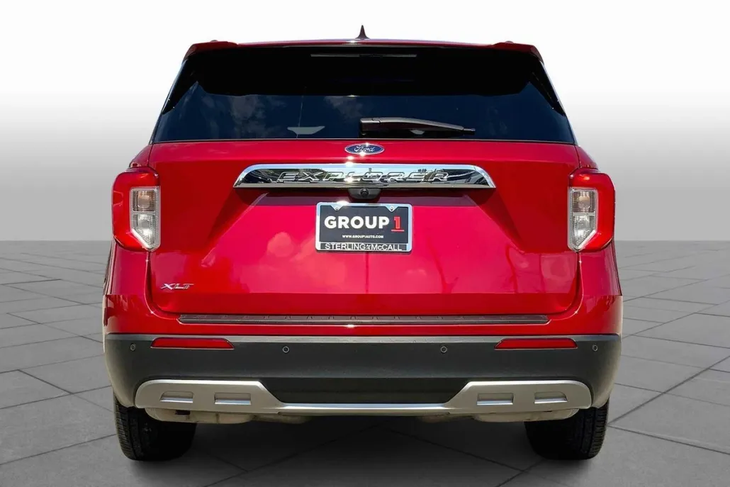 2023 Ford Explorer XLT photo 1