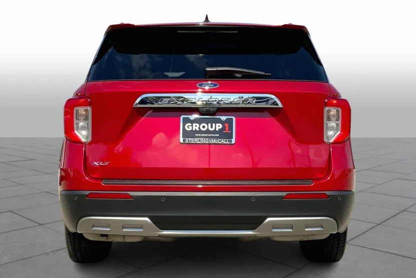 2023 Ford Explorer XLT photo 1