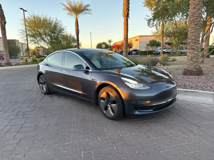 2019 Tesla Model 3 Standard Range Plus photo 1