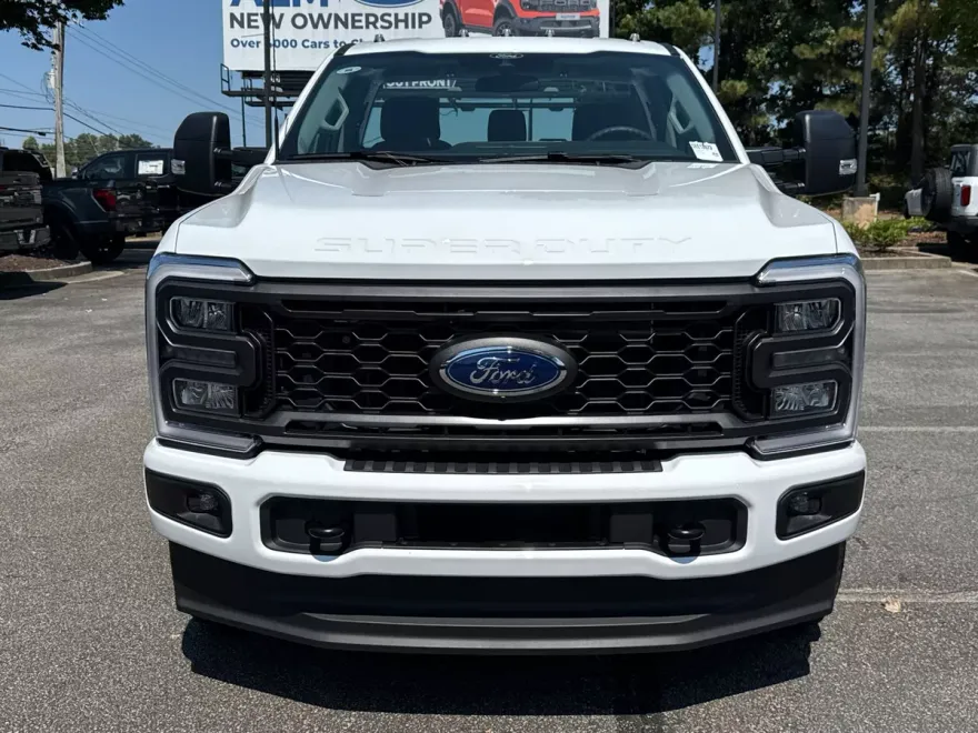 2025 Ford F-350 photo 1