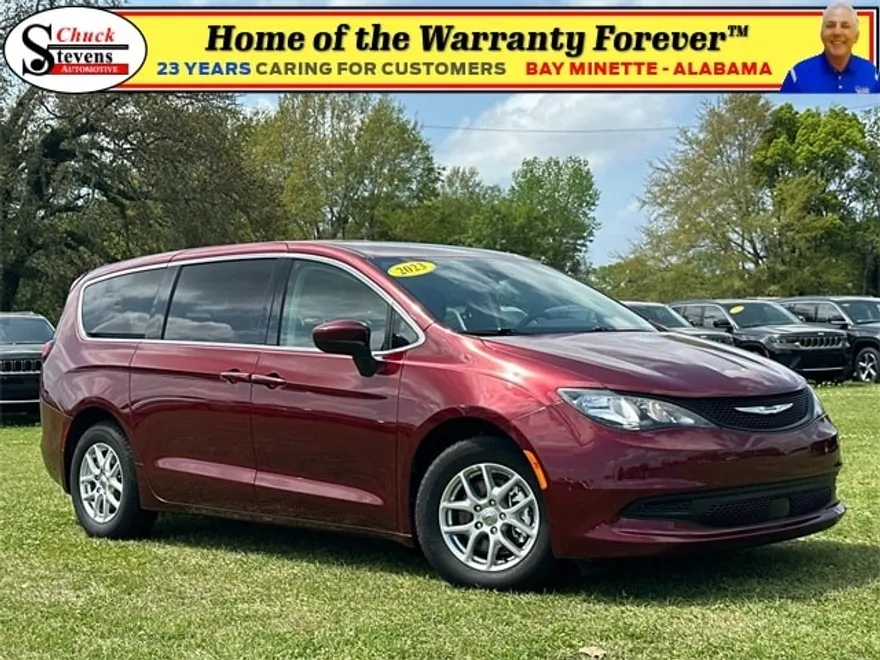 2023 Chrysler Voyager LX photo 1