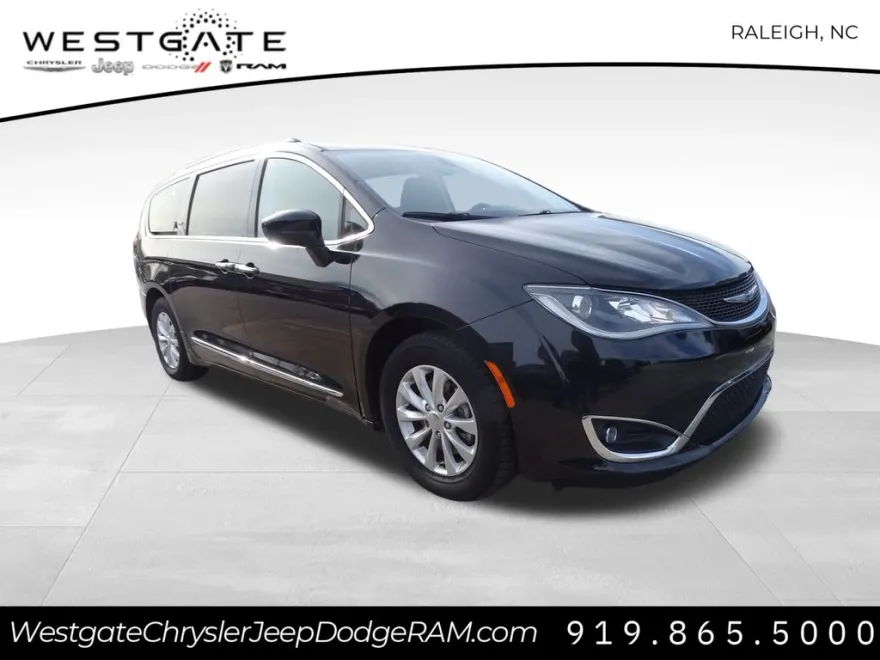 2018 Chrysler Pacifica Touring L photo 1