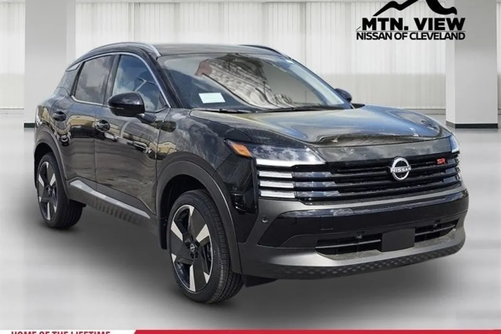2025 Nissan Kicks SR photo 1