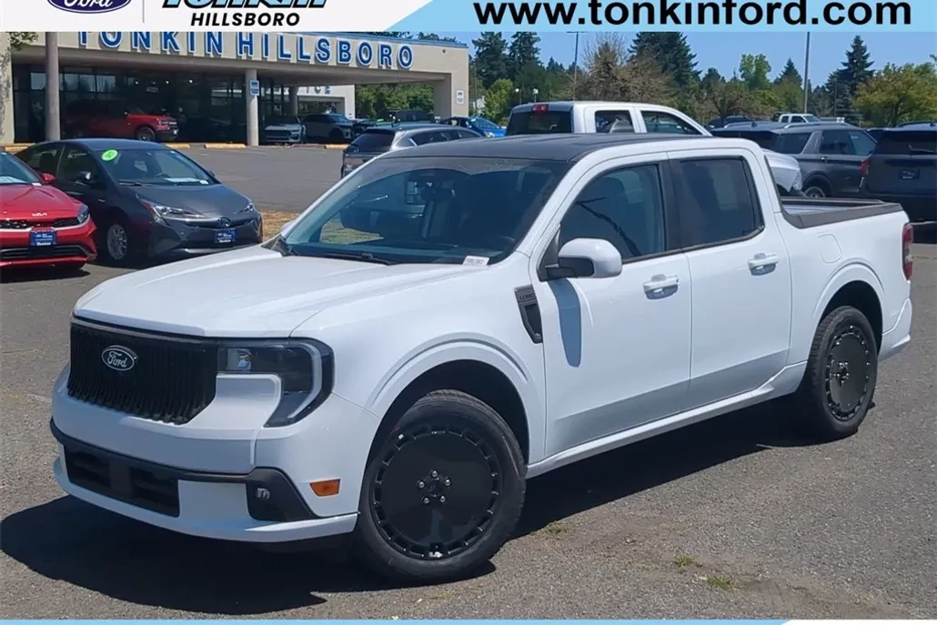 2025 Ford Maverick photo 1