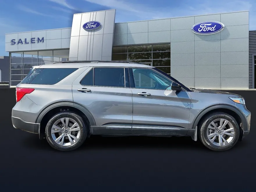 2022 Ford Explorer XLT Sport photo 1