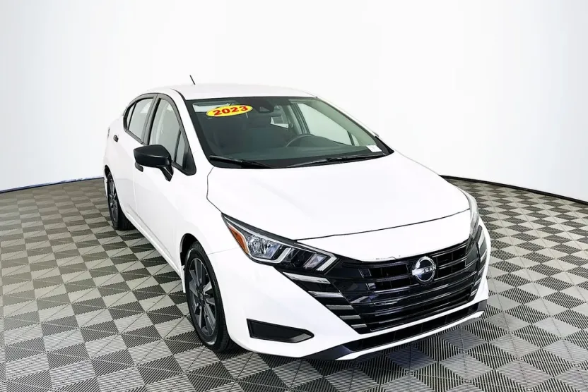 2023 Nissan Versa 1.6 S photo 1