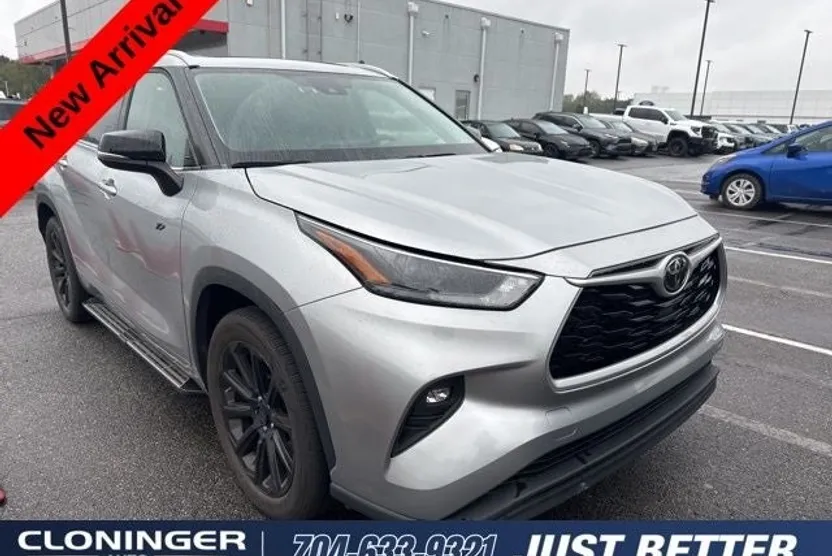 2022 Toyota Highlander XLE photo 1