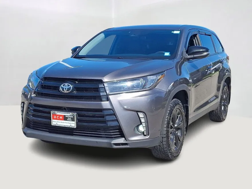 2019 Toyota Highlander LE photo 1