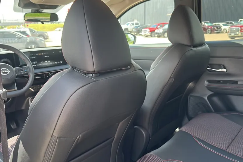 2025 Nissan Kicks SR photo 1