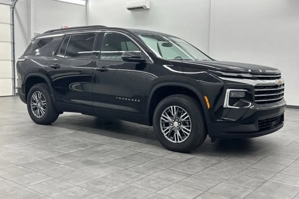 2025 Chevrolet Traverse photo 1