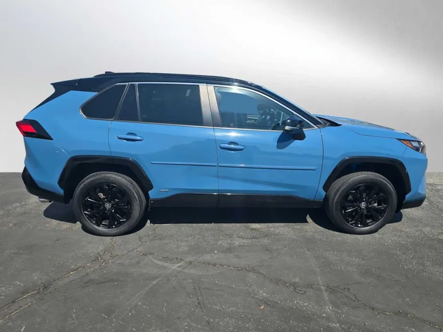 2022 Toyota RAV4 Hybrid XSE photo 1