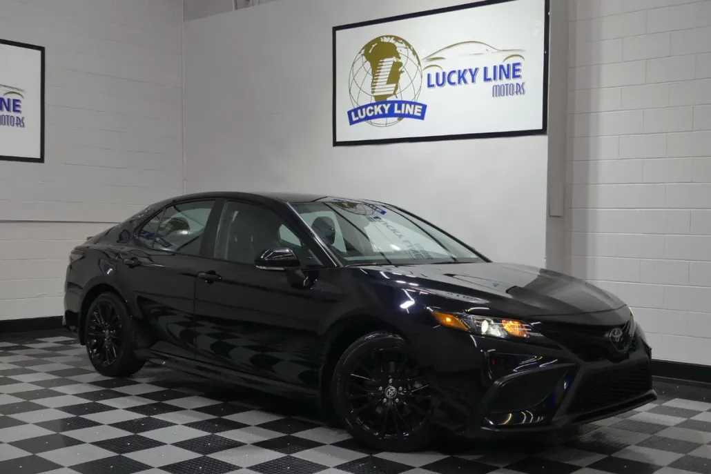 2022 Toyota Camry SE photo 1