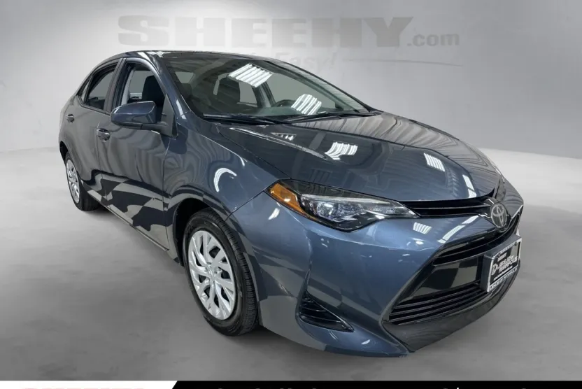 2017 Toyota Corolla LE photo 1