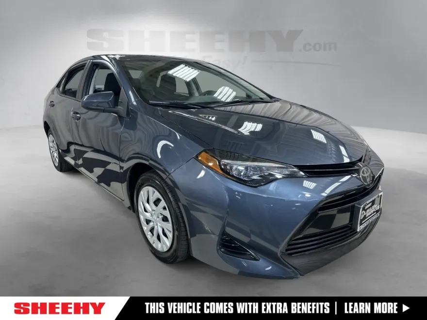 2017 Toyota Corolla LE photo 1