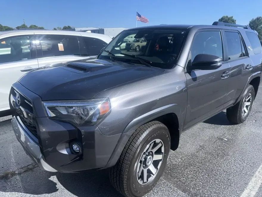 2021 Toyota 4Runner TRD Off-Road Premium photo 1