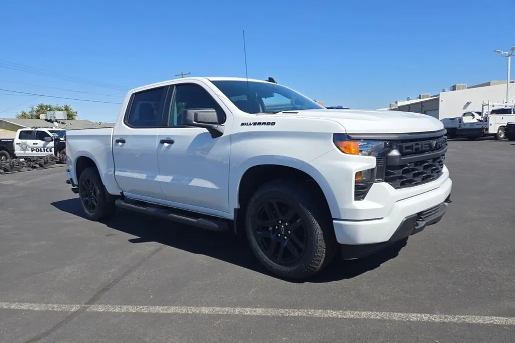 2026 Chevrolet Silverado 1500 Custom photo 1