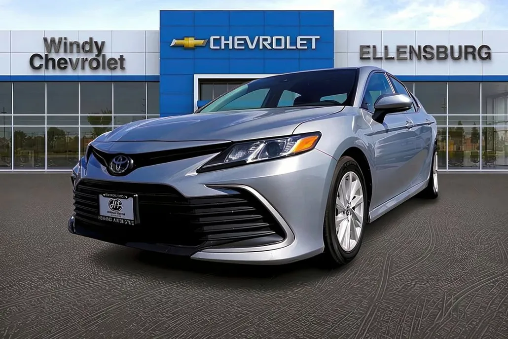 2022 Toyota Camry LE photo 1