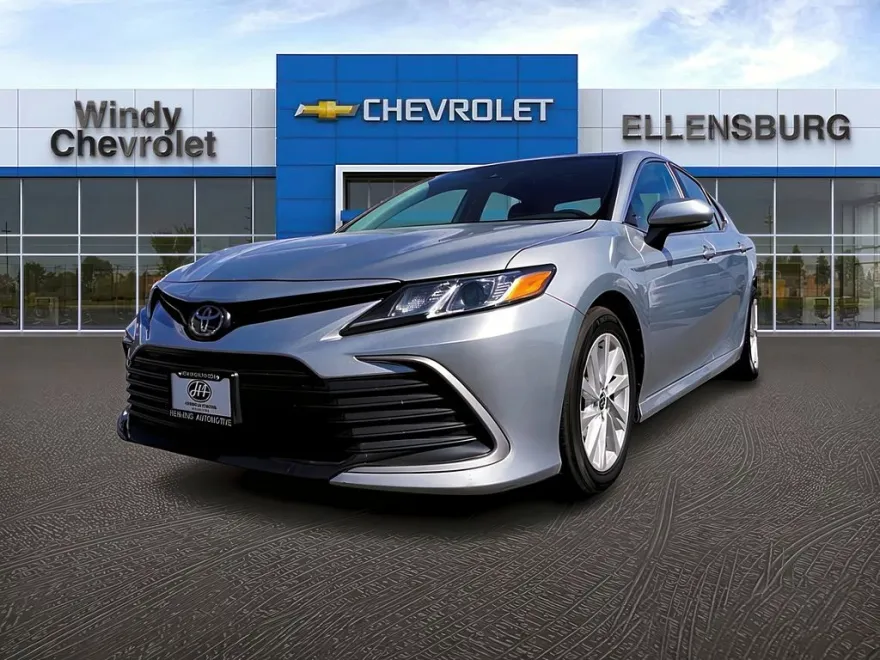 2022 Toyota Camry LE photo 1
