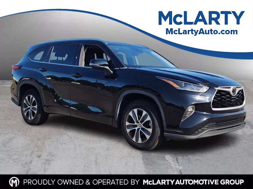 2021 Toyota Highlander XLE photo 1