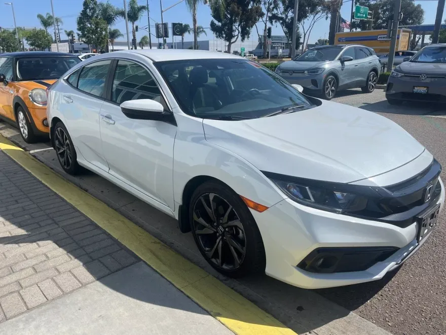 2019 Honda Civic Sport photo 1