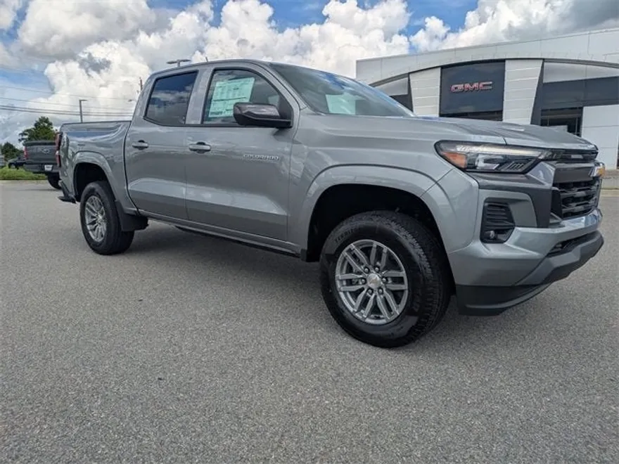 2026 Chevrolet Colorado LT photo 1
