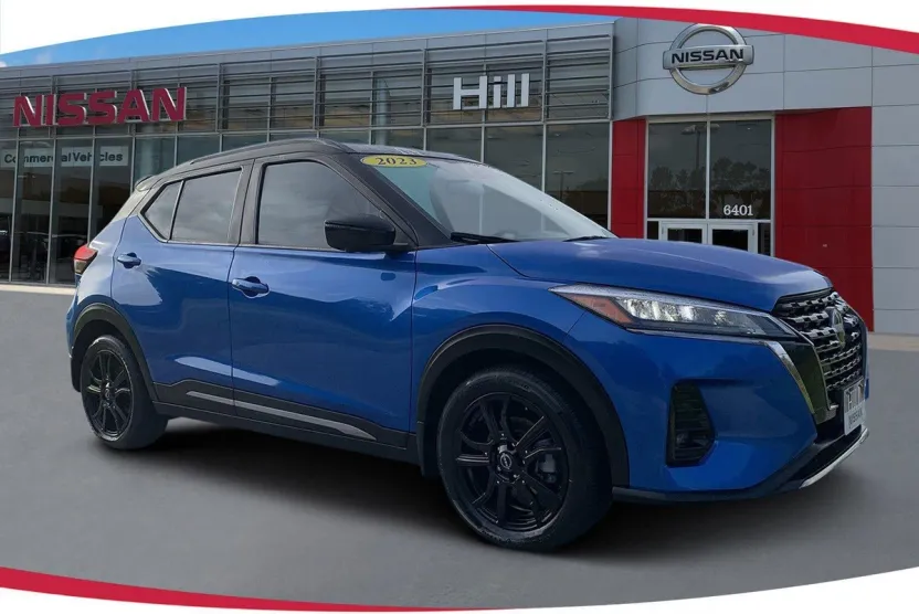2023 Nissan Kicks SR photo 1