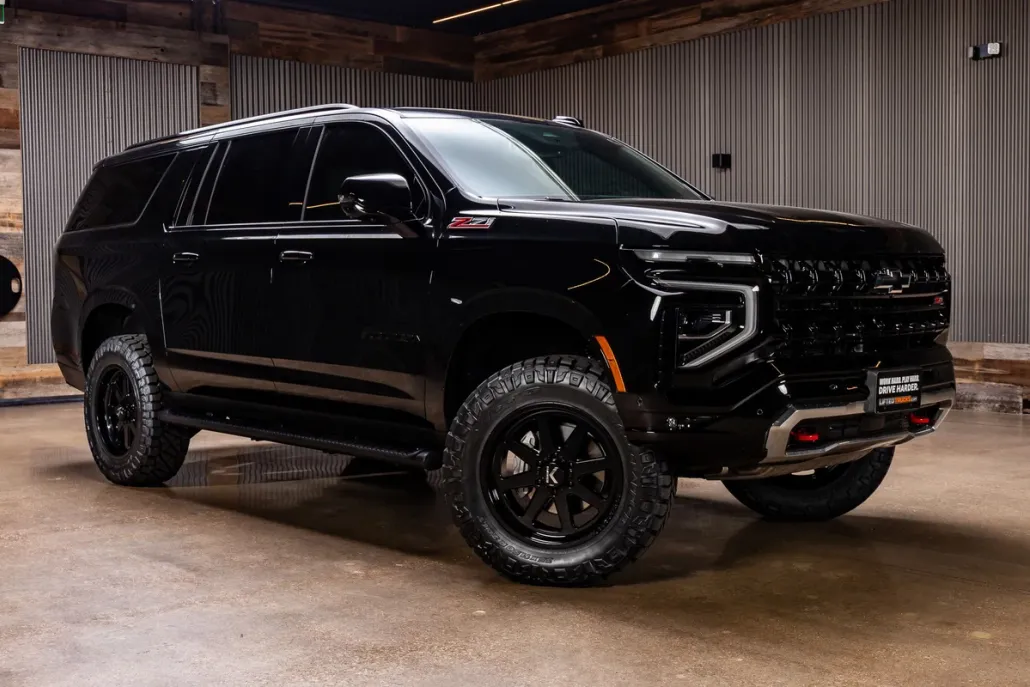 2025 Chevrolet Suburban Z71 photo 1