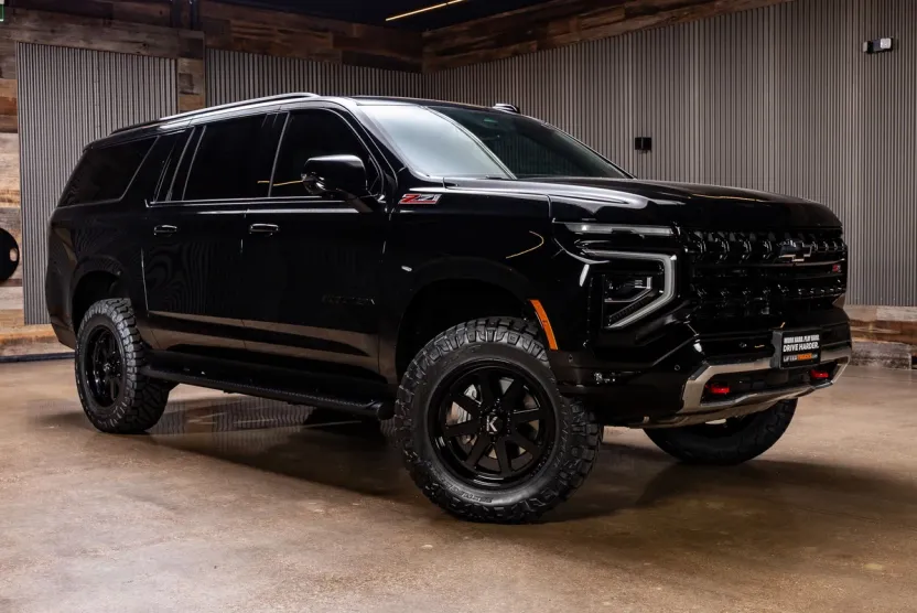 2025 Chevrolet Suburban Z71 photo 1