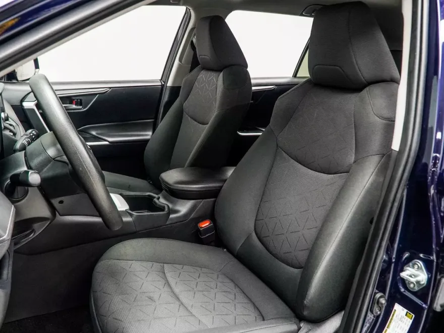 2024 Toyota RAV4 XLE photo 29
