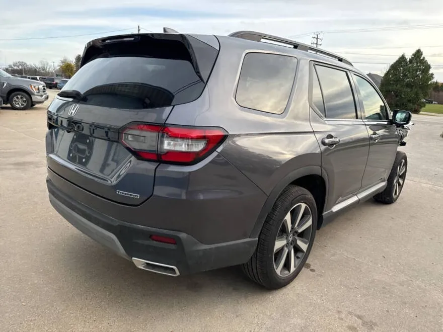 2024 Honda Pilot Touring photo 1