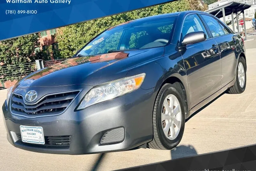 2011 Toyota Camry LE photo 1