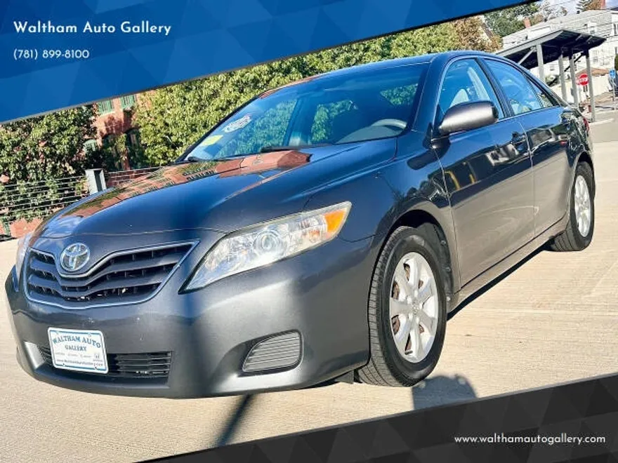 2011 Toyota Camry LE photo 1